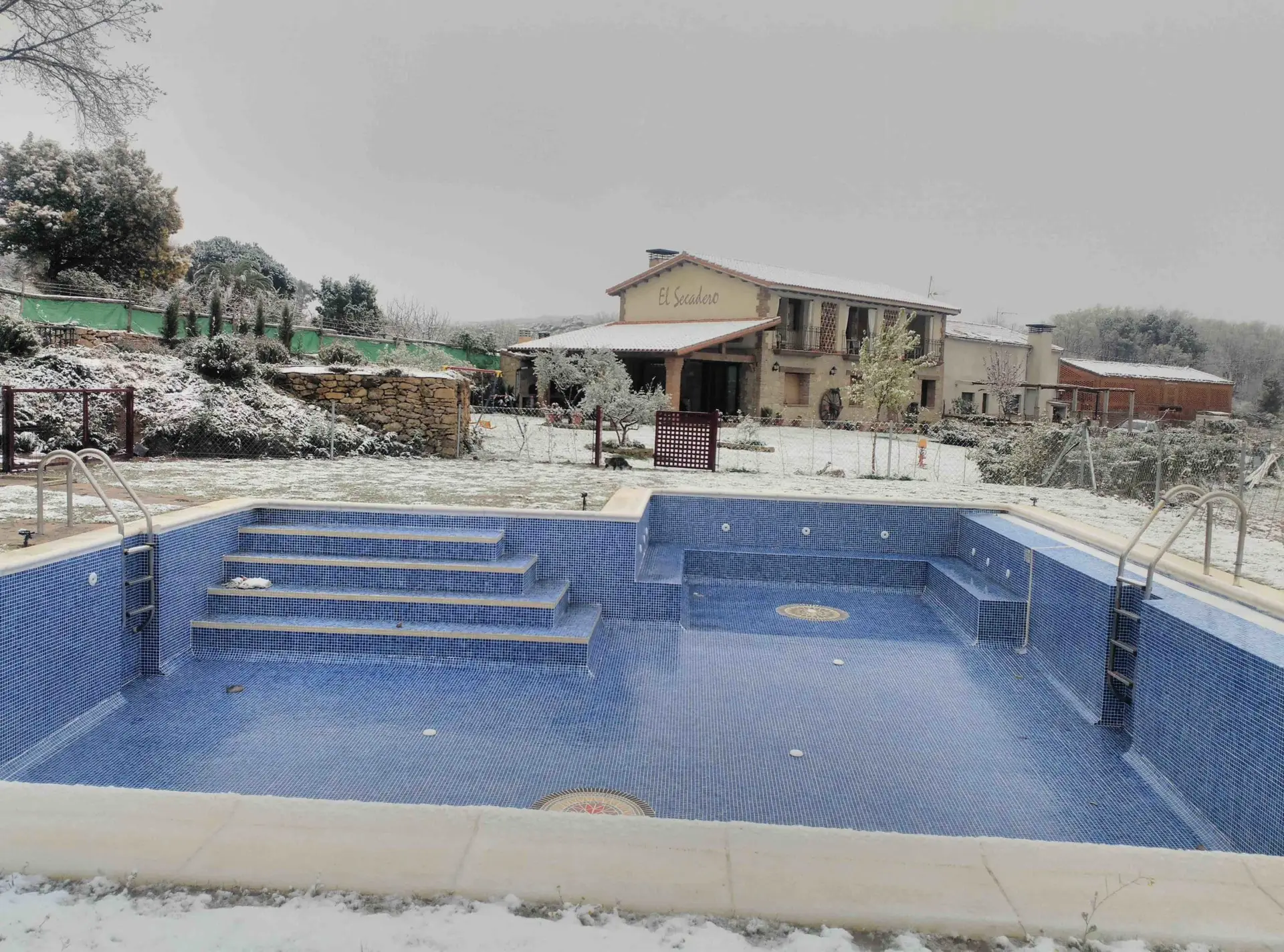 piscina_nevada